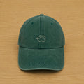 Gorra color verde bosque con erizo bordado a mano