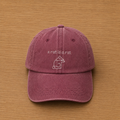 Casquette bordeaux avec "a rat is a rat" brodé à la main