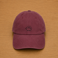 Gorra color granate con erizo bordado a mano