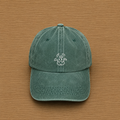 Gorra color verde bosque con vaca bordado a mano