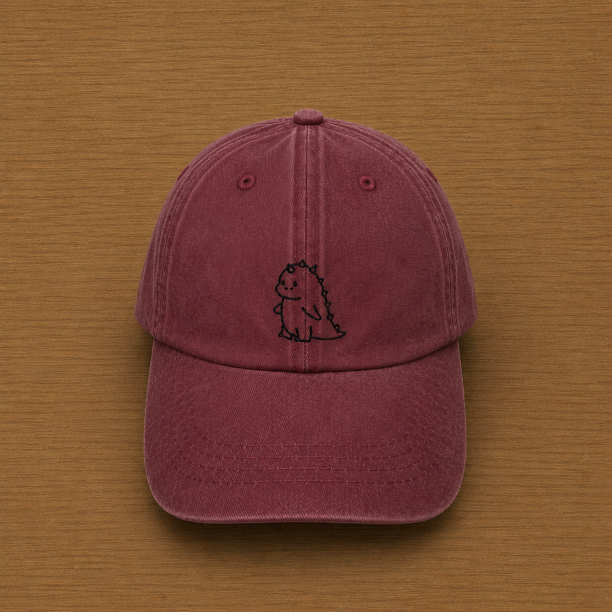 Gorra color granate con dinosaurio bordado a mano