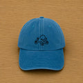 Gorra color azul con pulpo bordado a mano