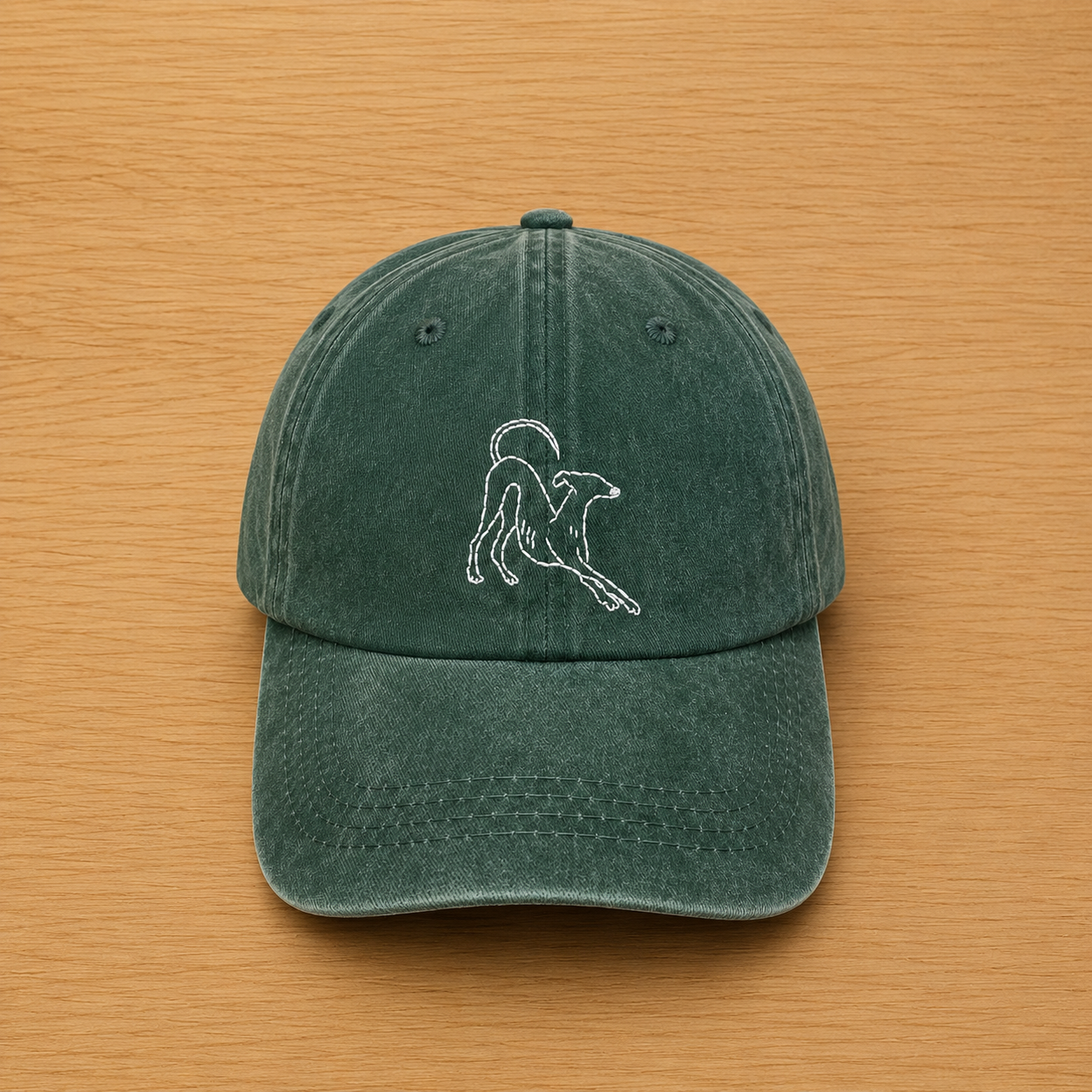 Casquette vert forêt avec lévrier brodé à la main