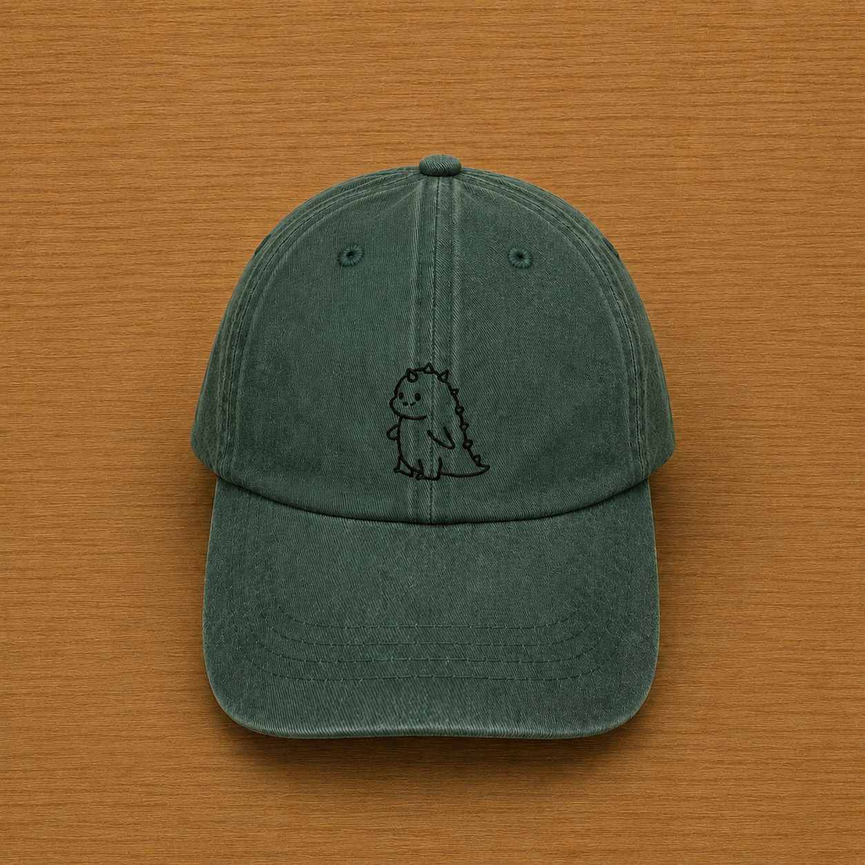 Gorra color verde bosque con dinosaurio bordado a mano