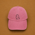 Gorra color rosa con dinosaurio bordado a mano