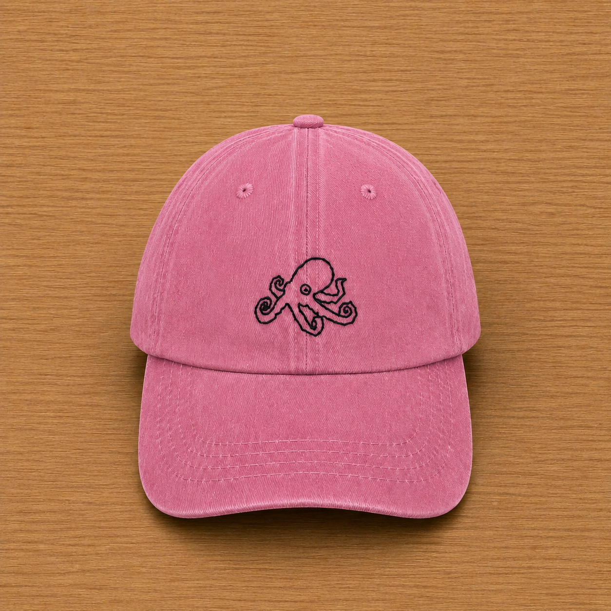 Gorra color rosa con pulpo bordado a mano